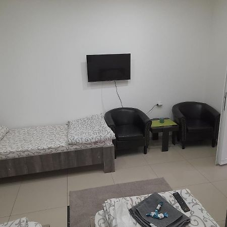 Apartman Mladenovic Apartment ซาเยชาร์ ภายนอก รูปภาพ