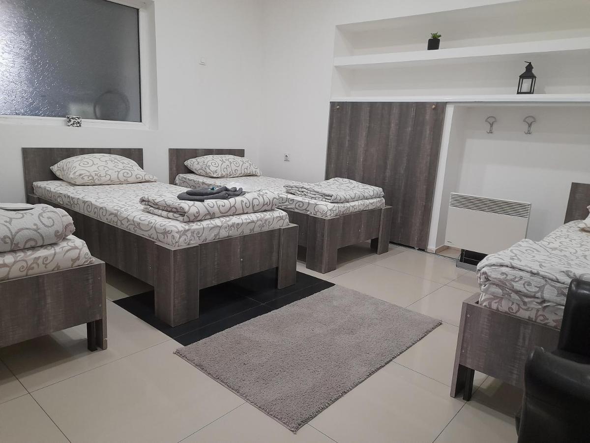 Apartman Mladenovic Apartment ซาเยชาร์ ภายนอก รูปภาพ
